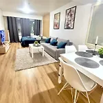 Huge 5room In Center Of *
